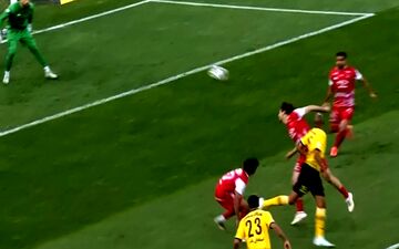 گل به‌خودی گولسیانی؛ گل دوم سپاهان به پرسپولیس + ویدئو