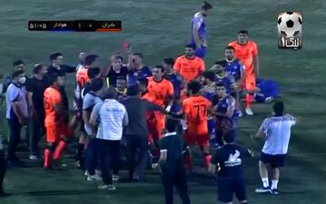 درگیری و جنجال در دیدار بادران و هوادار + فیلم