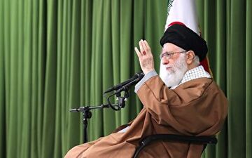 رهبر انقلاب: مدارک معادل دانشگاه برای حوزه اشتباه بزرگی بود + فیلم