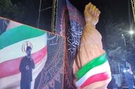 رونمایی از یادمان مشت گره کرده رهبر شهید در کرمان