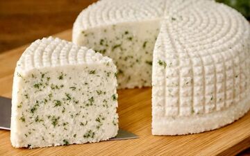 طرز تهیه پنیر خانگی فوری با ۱ لیتر شیر؛ فقط ۲ قاشق آبلیمو!