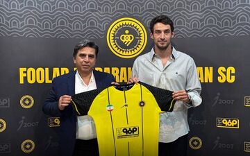 بازگشت دوباره گولسیانی به سپاهان؛ مدافع باتجربه رسما طلایی‌پوش شد +عکس