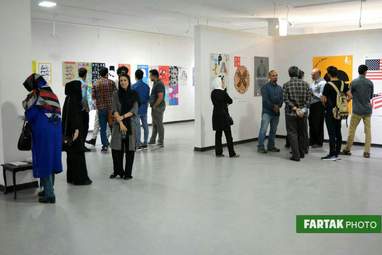 افتتاح نمایشگاه یک هفته پوستر در مجتمع فرهنگی هنری شهید آوینی 