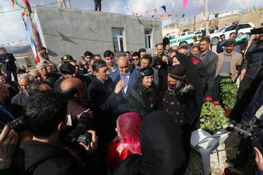بازدید رئیس کمیته امداد کشور و  استاندار کرمانشاه از مناطق زلزله‌زده گهواره