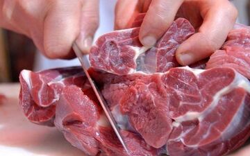 نرخ تازه گوشت قرمز امروز 28 مرداد 1404؛ قیمت روز گوسفندی و گوساله در بازار