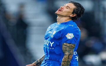 مهاجم سابق لیورپول از الهلال کنار گذاشته شد