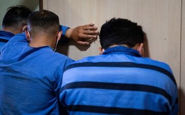 عاملان سنگ‌پرانی به اتوبوس در اسلام آبادغرب دستگیر شدند 
