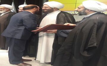 تقدیر امام جمعه موقت تهران از  معاون ستاد برگزاری نماز جمعه بیستون
