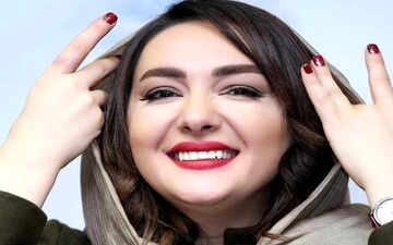 تصویری از کودکی هانیه توسلی در آغوش مادر زیبایش