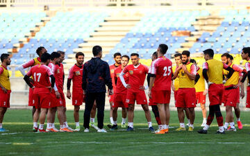 رونمایی از جام قهرمانی پرسپولیس در لیگ نوزدهم