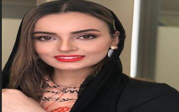 پوشش و استایل نیلوفر پارسا در یک مراسم مُد و لباس