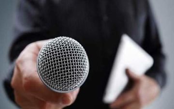 تذکر خبرنگار به نمایندگان پشت ظریف