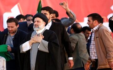 حضور حسن روحانی در ستاد مردمی ثمر/فیلم