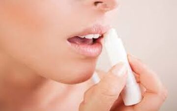 علت پوسته شدن لب ها چیست؟