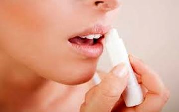 علت پوسته شدن لب ها چیست؟