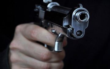 مرگ تلخ یک کودک در اصفهان بر اثر کمانه کردن گلوله تفنگ پلیس