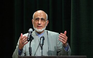 میرسلیم خطاب به روحانی: در دوره شما شاهد اختلاس‌ها و حقوق‌های نجومی هستیم/ کاخ‌ها ساخته می‌شود در حالی که برخی در زباله‌دان دنبال غذا هستند + فیلم
