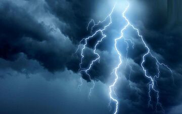 برخورد همزمان صاعقه به 6 زن رشتی
