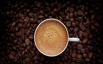 می توان قهوه را با معده خالی نوشید؟