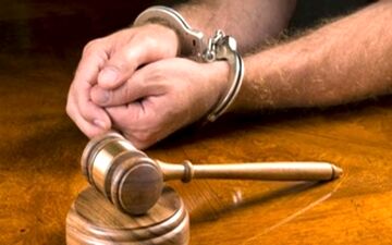  تعمیر تلفن همراه کار دست دختر جوان داد