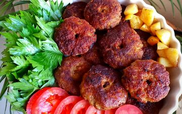 طرز تهیه کتلت سیب‌ زمینی با ادویه‌های خاص؛ یک غذای اقتصادی و خوشمزه