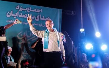 این فیلم در ستاد انتخابات وزارت کشور پیروزی پزشکیان را تایید می کند/ویدیو