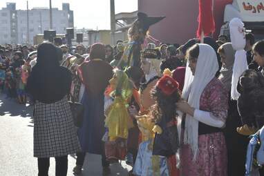 شادپیمایی عروسک‌ها در مسکن مهر شهرک دولت‌آباد شهر کرمانشاه