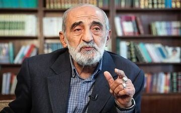 شریعتمداری: ایران باید به ناوهای انگلیس و فرانسه حمله کند / حمله پیشدستانه حق طبیعی ماست
