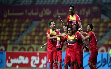  برتری فولاد مقابل ذوب‌آهن/ حسینی اولین باخت را تجربه کرد
