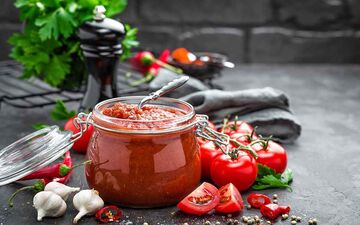 با قیمت‌های عجیب و غریب بازار گوجه فرنگی در آذر ماه؛ قیمت یک کیلو رب گوجه فرنگی چند؟