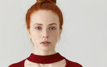 ترفندهای ساده برای محافظت از پوست دارای کک و مک در روزهای گرم
