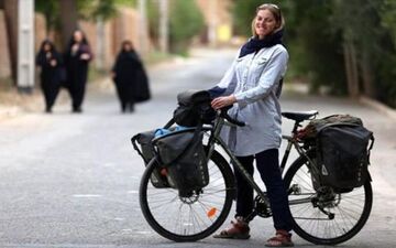 زنی که از بریتانیا تا ایران رکاب زد | سفر با یک دوچرخه معمولی
