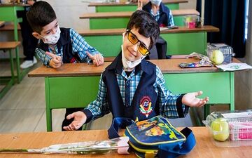 دانش‌آموزان در مدارس همچنان ماسک بزنند