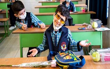 دانش‌آموزان در مدارس همچنان ماسک بزنند