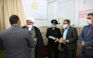 تجلیل از مدافعان خاموش در آرامستان سمنان 