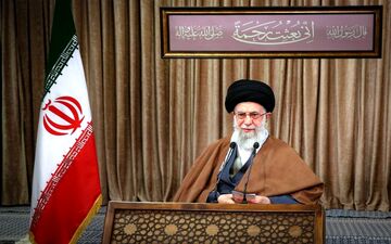 ارتباط تصویری رهبر  با صحن مجلس شورای اسلامی