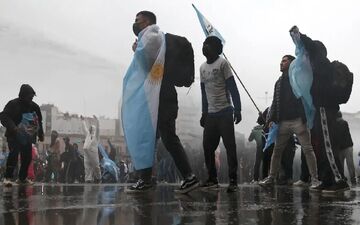 نارضایتی از دولت میلی در آرژانتین با افت حمایت جوانان بالا رفت