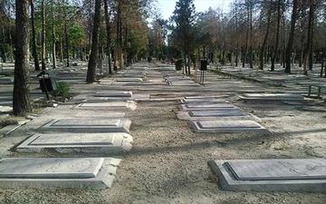 مردی به نام محمد که مرده بود در قبرستان زنده شد و با پوشیدن لباس به خانه بازگشت