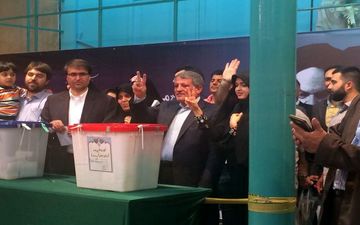 حضور خانواده محسن هاشمی در جماران/ ببینید
