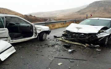حادثه دلخراش در اراک؛ برخورد شدید مزدا و پژو ۴۰۵ جان ۲ نفر را گرفت	
