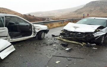 حادثه دلخراش در اراک؛ برخورد شدید مزدا و پژو ۴۰۵ جان ۲ نفر را گرفت	