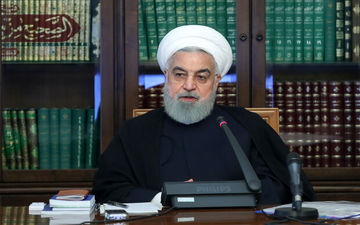 روحانی: بانک مرکزی متخلفان ارزی را به طور شفاف به مردم معرفی کند
