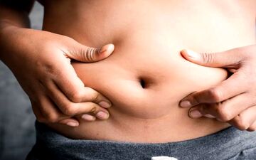 علت  بوی بد ناف چیست + راهکار درمانی