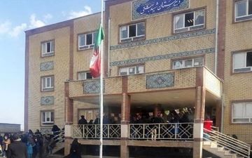 خودکشی دختر دانش آموز از طبقه‌ سوم مدرسه‌ای در کهگیلویه و بویراحمد +عکس