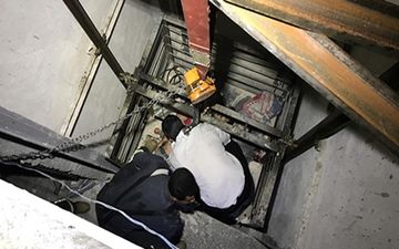 چاله آسانسور جان یک نفر را در سراب گرفت