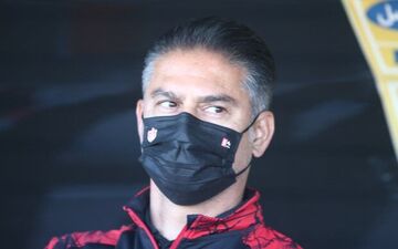 
مطهری: با تیم 10 نفره ما و شاهکار داور مساوی کردند/ مشخص شد ما حکومتی هستیم یا آنها!
