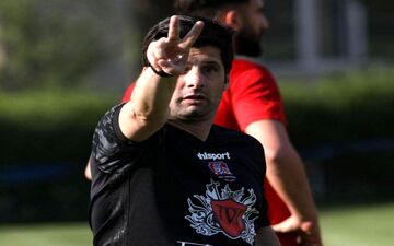 ظاهر جدید سرمربی اسپانیایی نساجی در تمرینات +عکس