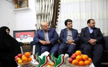  معاون پارلمانی رئیس جمهوری:
مردم ایران انقلاب را مدیون شهدا هستند