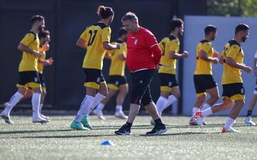 اشجاری: این شکل صحبت کردن فرهاد مجیدی درباره اسکوچیچ بیشتر به ضرر بازیکنان استقلال خواهد بود