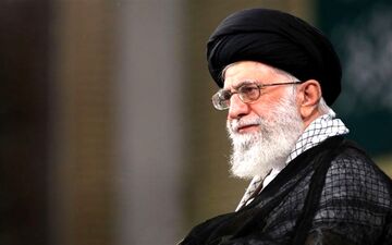 حضور رهبر معظم انقلاب اسلامی در منزل سردار شهید سپهبد سلیمانی
